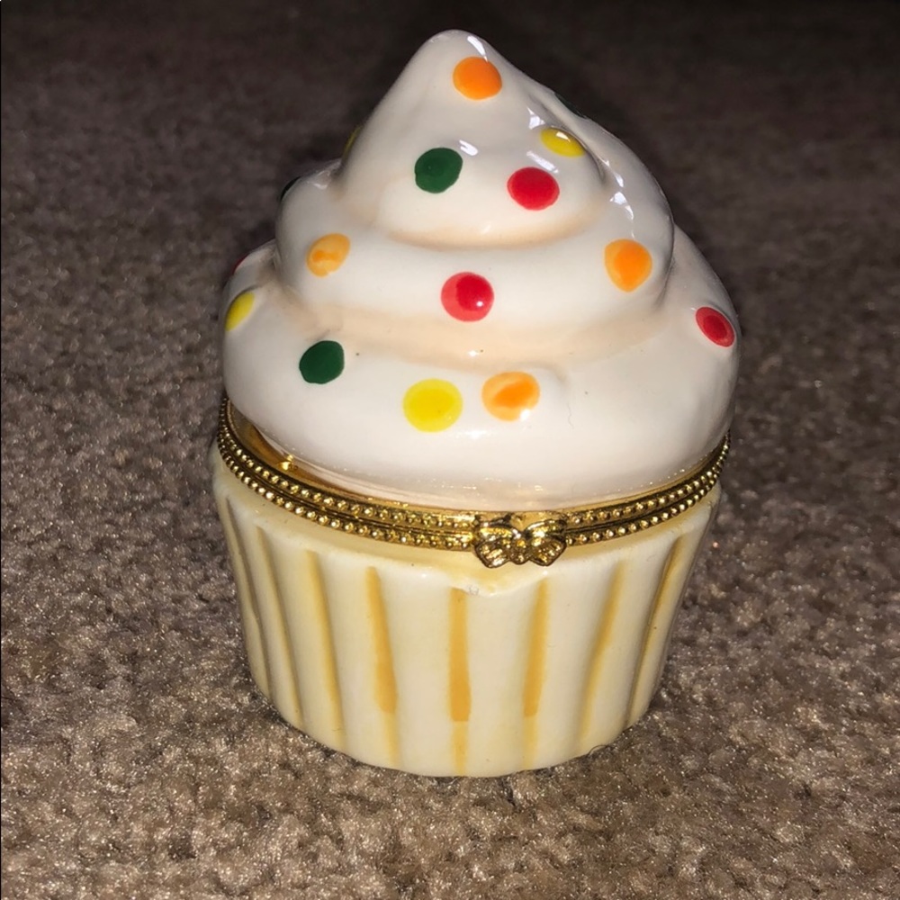 Cupcake Necklace